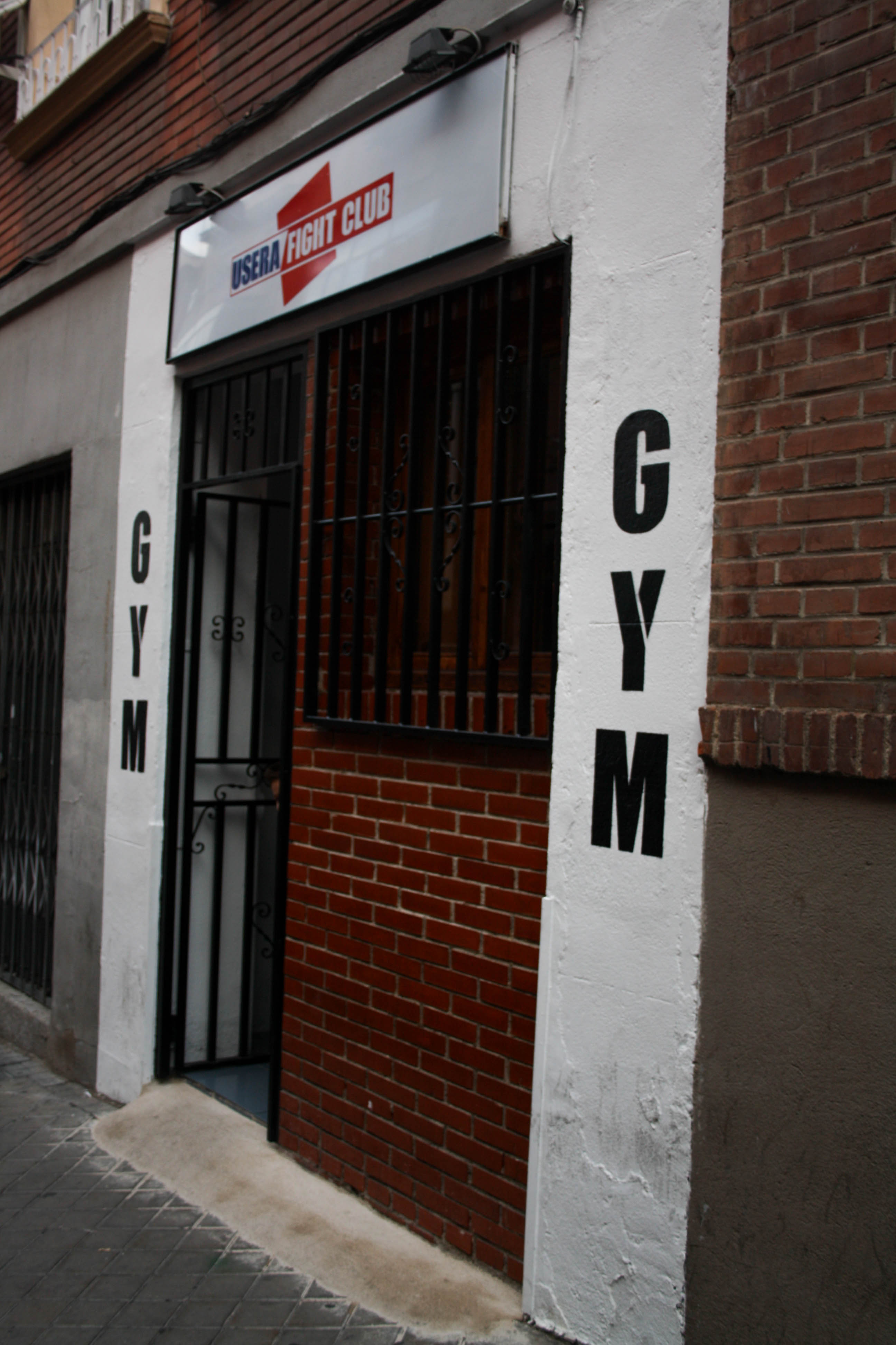 gym usera fight club fachada amor hermoso Madrid